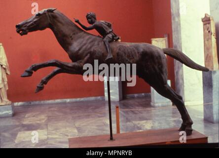 Bronze grec Horse and Jockey, de l'Artemision, life-size. 2 100 BC. Au niveau national Archaelogical Muse : Artiste inconnu. Banque D'Images