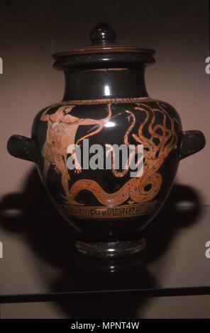 Héraclès combat l'hydre de Lerne, Grenier Vase, 450 BC. Artiste : Inconnu. Banque D'Images