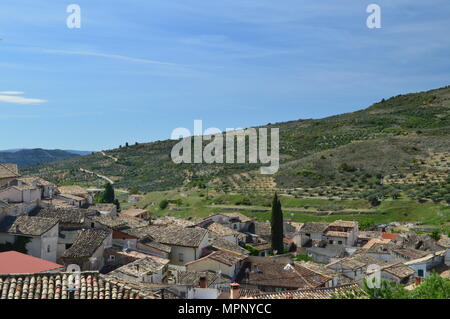 Vue magnifique de Pastrana depuis le plus haut de la ville. Le vacances à l'architecture. Le 2 mai 2017. Pastrana Guadalajara Castilla La Mancha Spai Banque D'Images