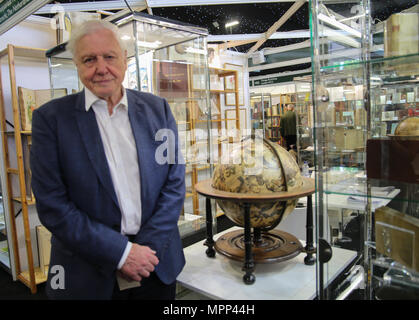 London UK 24 mai 2018 Sir David Attenborough, mieux connu pour écrire et présenter, en collaboration avec la BBC et les programmes de la faune naturelle ,l'ouverture de la Foire du livre de Londres rares ABA 2018 Quezada-Neiman@Paul/Alamy Live News' Banque D'Images