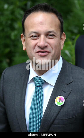 Dublin, Irlande. 24 mai 2018. Taoiseach irlandais, Leo Varadkar, campagnes pour un oui pour la dernière fois avant le référendum de demain sur le Huitième amendement concernant l'avortement. Crédit photo : Laura Hutton/Alamy Live News. Banque D'Images