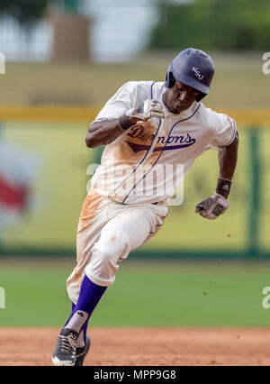 23 mai 2018 : le nord-ouest de Saint-Jean de baseball Caleb Ricca (2 ...