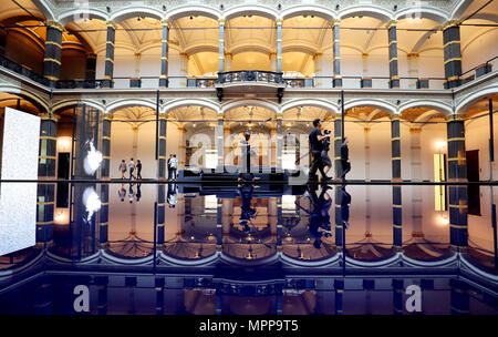 24 mai 2018, l'Allemagne, Berlin : l'œuvre "sonic nénuphars' dans l'exposition par l'artiste français Philippe Parreno au Gropius Bau. L'exposition est présentée du 25 mai au 05 août 2018. Photo : Wolfgang Kumm/dpa Banque D'Images