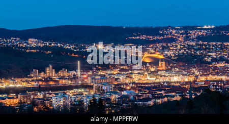 Allemagne, Bade-Wurtemberg, Esslingen avec château la nuit Banque D'Images