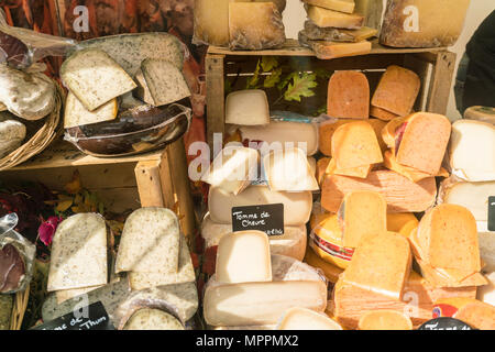 France, Paris, présentation de fromage shop Banque D'Images