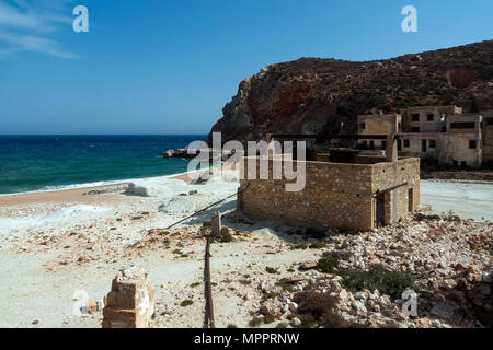 Grèce, Îles Cyclades, Milos,09/14/2012 : mine abandonnée de Thiorichia Banque D'Images