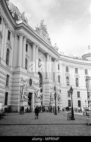 L'entrée principale St Michaels porte du palais impérial Hofburg de Vienne, Autriche, complexe de l'Europe. Banque D'Images