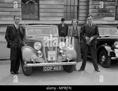 Austin 10 saloon de capitaine au WS Sewell Auto Club South Wales Welsh Rally, 1937 Artiste : Bill Brunell. Banque D'Images