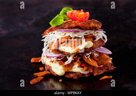 Faites de Veggie burger les beignets de pommes de terre, patates douces, de soja, de la viande et de la sauce barbecue rémoulade Banque D'Images