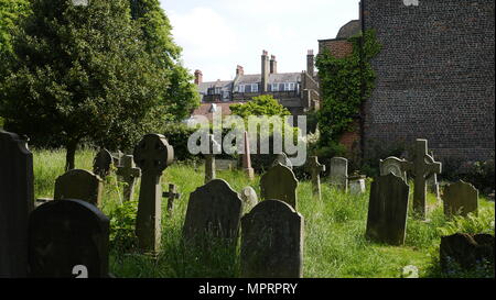 Pierres tombales anciennes à St John au cimetière de Hampstead Hampstead London UK. Banque D'Images