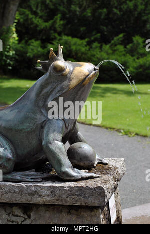 Fontaine de l'eau inspiré par le conte de la fille du roi et la grenouille dans un parc/jardin botanique Banque D'Images