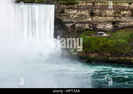 Horseshoe Falls et Voyage derrière les chutes, Niagara Falls, Ontario, Canada. Banque D'Images