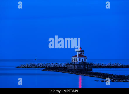 À l'ouest d'Oswego Pierhead phare, Oswego, New York, USA. Banque D'Images