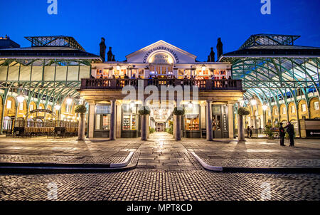 La place de nuit Covent Garden London West End UK Banque D'Images