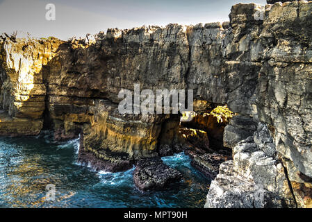 Gouffre de Boca do Inferno aka la bouche de l'enfer à Cascais, Portugal Banque D'Images