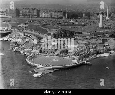 Plymouth Hoe, Devon, 1937. Artiste : Aeropictorial Ltd. Banque D'Images