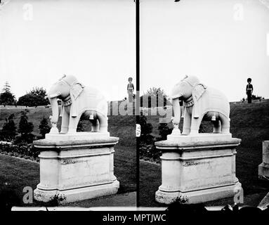 Lucknow éléphant statue, le château de Windsor, Berkshire, 1870-1900. Artiste : York & Fils. Banque D'Images