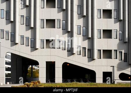 Roger Stevens, Chancellor's Square, l'Université de Leeds, West Yorkshire, 2012. Artiste : James O Davies. Banque D'Images