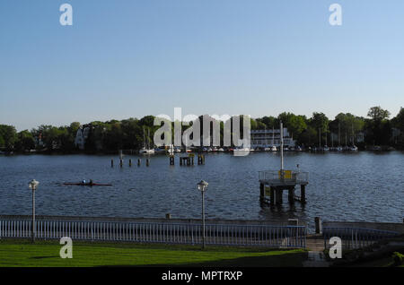 Berlin-Grünau. L'Allemagne. 1936 Bassin olympique d'Aviron, Lander [Voir] Dahme, Berlin, Treptow-Köpenick GV. La zone d'arrivée des structures. Frühregatta © Peter SPURRIER. Banque D'Images