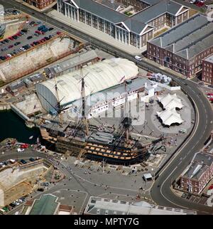 Le HMS 'victoire', Portsmouth Historic Dockyard, 1995. Artiste : Aerofilms. Banque D'Images
