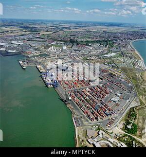 Le port de Felixstowe, Suffolk, 1997. Artiste : Aerofilms. Banque D'Images