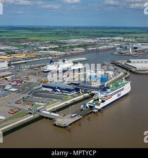 Terminal de Ferry, Kingston Upon Hull, Humberside, 2002. Artiste : Aerofilms. Banque D'Images