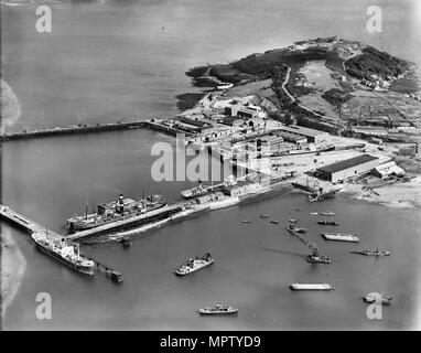 Les quais et le château de Pendennis Falmouth, Cornwall, en 1928. Artiste : Aerofilms. Banque D'Images