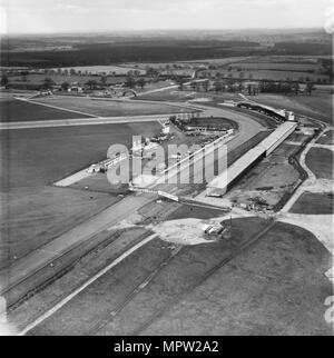 Le circuit automobile de Silverstone, Northamptonshire, 1971. Artiste : Aerofilms. Banque D'Images
