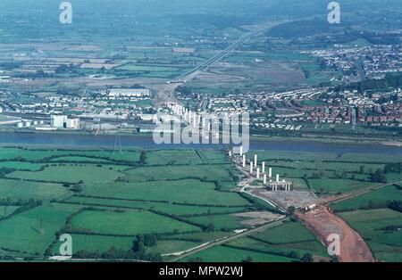 Pont Avonmouth en construction, The Grafton, Bristol, 1970. Artiste : Jim Hancock. Banque D'Images