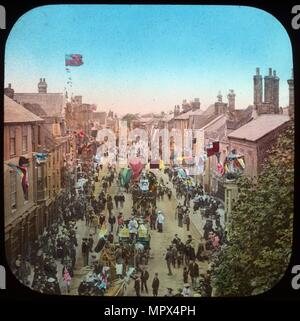 Parade commémorant le jubilé de diamant de la reine Victoria, l'Ock Street, Abingdon, Oxfordshire, 1897. Artiste : Henry raillerie. Banque D'Images