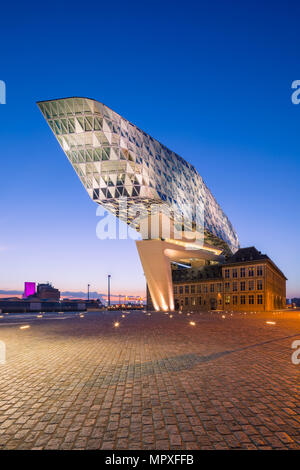 Zaha Hadid Architects, le nouveau port chambre pendant le crépuscule à Anvers, Belgique Banque D'Images