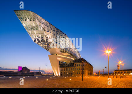 Zaha Hadid Architects, le nouveau port chambre pendant le crépuscule à Anvers, Belgique Banque D'Images