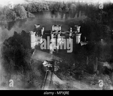 Eastnor Castle, près de Ledbury, Herefordshire, mars 1921. Artiste : Aerofilms. Banque D'Images