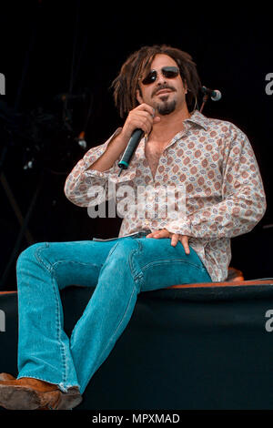 Adam Duritz, Counting Crows, V2002, Hylands Park, Chelmsford, Essex, Grande-Bretagne - août 2002. Banque D'Images