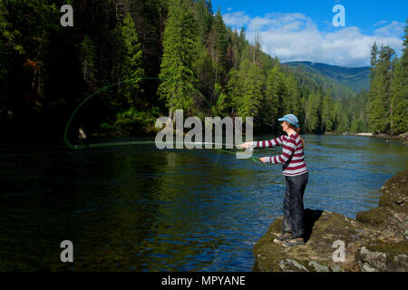 La pêche à la mouche le long sentier de la rivière Selway, Wild and Scenic River Selway Selway-Bitterroot, Désert, Nez Perce National Forest, North Carolina Banque D'Images