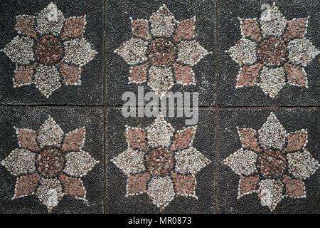 Beau modèle de stars / fleurs trouvé à l'étage de Tirta Gangga palais d'eau dans la région de Karangasem, Bali, Indonésie (17.05.2018) Banque D'Images