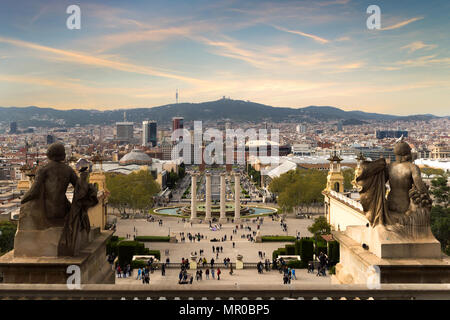 Vue de Barcelone, Espagne. Plaza de Espana à soir avec Ciel de coucher du soleil à Barcelone, Espagne. Banque D'Images