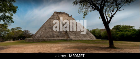 La Pyramide du Magicien (Pirámide del Mago) Uxmal, Mexique Banque D'Images