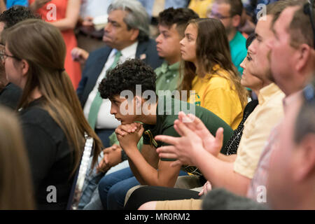 Un tir de l'école écoute survivant que Texas Gov. Greg Abbott accueille un groupe d'étude sur le Capitol de la sécurité à l'école et les questions de santé mentale des élèves à la suite de la Mars 2018 Santa Fe fusillade qui a fait dix morts. Santa Fe HS les élèves et les parents ont assisté à la commission. Banque D'Images