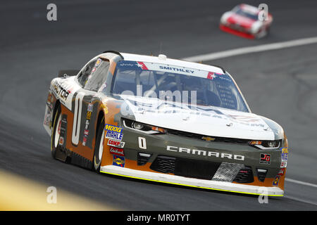 Concord, Caroline du Nord, USA. 24 mai, 2018. Garrett Smithley (0) apporte sa voiture à travers les virages au cours de la pratique de l'Alsco 300 à Charlotte Motor Speedway à Concord, en Caroline du Nord. Crédit : Chris Owens Asp Inc/ASP/ZUMA/Alamy Fil Live News Banque D'Images