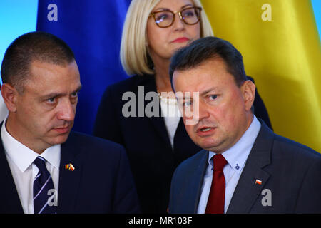 Varsovie, Pologne. 25 Mai 2018 : ministres roumains arrivent pour consultations gouvernementales bilatérales à Varsovie. ©Jake Ratz/Alamy Live News Banque D'Images