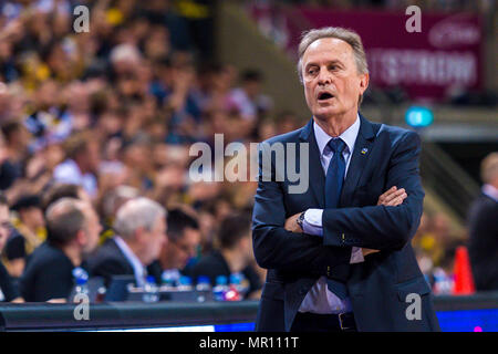 Ludwigsburg, Allemagne. 24 mai, 2018. Ludwigsburg, Allemagne 24 Mai 2018 : BBL Playoff Sp.2 - HF - géants MHP Ludwigsburg contre l'Allemagne. ALBA Berlin entraîneur Aito Garcia Reneses (Alba Berlin) | Conditions de crédit dans le monde entier : dpa/Alamy Live News Banque D'Images