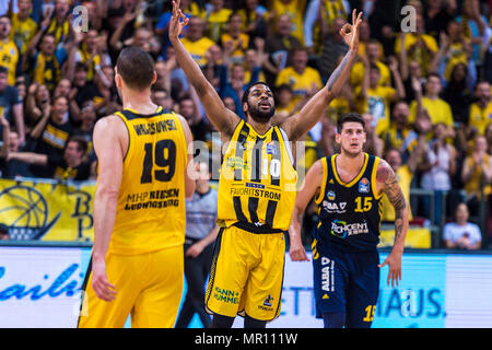 Ludwigsburg, Allemagne. 24 mai, 2018. Ludwigsburg, Allemagne 24 Mai 2018 : BBL Playoff Sp.2 - HF - géants MHP Ludwigsburg contre l'Allemagne. ALBA Berlin Adika Peter-McNeilly (Ludwigsburg) jubilation/joie/émotion | Conditions de crédit dans le monde entier : dpa/Alamy Live News Banque D'Images