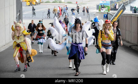 Londres, Royaume-Uni. 25 mai 2018. Les cosplayeurs assister à MCM Comic Con à exceller dans l'Est de Londres. Des milliers de fans de jeux vidéos, bandes dessinées et autres la culture populaire, l'occasion pour s'habiller comme leurs personnages préférés comme ils assistent à l'ouverture des trois jours du festival. Crédit : Stephen Chung / Alamy Live News Banque D'Images