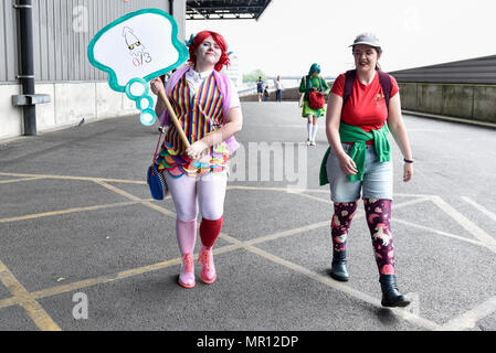 Londres, Royaume-Uni. 25 mai 2018. Les cosplayeurs assister à MCM Comic Con à exceller dans l'Est de Londres. Des milliers de fans de jeux vidéos, bandes dessinées et autres la culture populaire, l'occasion pour s'habiller comme leurs personnages préférés comme ils assistent à l'ouverture des trois jours du festival. Crédit : Stephen Chung / Alamy Live News Banque D'Images