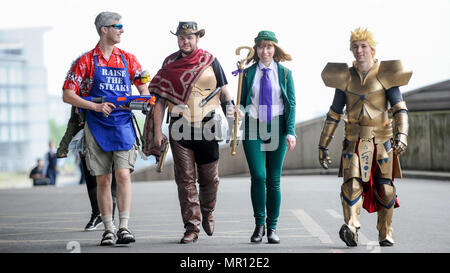 Londres, Royaume-Uni. 25 mai 2018. Les cosplayeurs assister à MCM Comic Con à exceller dans l'Est de Londres. Des milliers de fans de jeux vidéos, bandes dessinées et autres la culture populaire, l'occasion pour s'habiller comme leurs personnages préférés comme ils assistent à l'ouverture des trois jours du festival. Crédit : Stephen Chung / Alamy Live News Banque D'Images