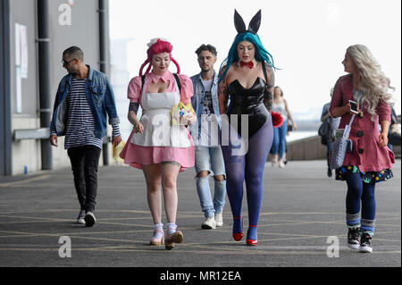 Londres, Royaume-Uni. 25 mai 2018. Les cosplayeurs assister à MCM Comic Con à exceller dans l'Est de Londres. Des milliers de fans de jeux vidéos, bandes dessinées et autres la culture populaire, l'occasion pour s'habiller comme leurs personnages préférés comme ils assistent à l'ouverture des trois jours du festival. Crédit : Stephen Chung / Alamy Live News Banque D'Images