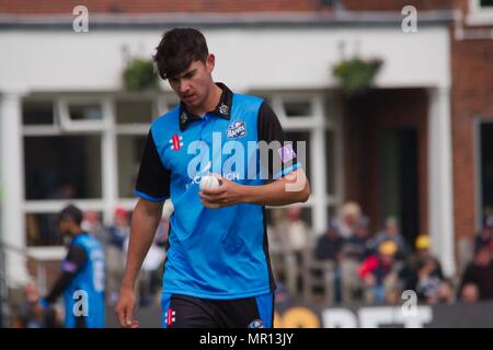 Gosforth, Angleterre, 25 mai 2018. Bowler Josh Langue maternelle de rentrer à pied à Worcestershire sa marque contre Durham de l'Royal London un jour match à Roseworth Terrasse. Crédit : Colin Edwards/Alamy Live News. Banque D'Images