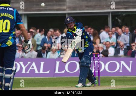 Gosforth, Angleterre, 25 mai 2018. Cameron Steel de Durham lofts le ballon et n'est pas pris dans le Worcestershire contre Royal London One Day Cup à Roseworth Terrasse. Crédit : Colin Edwards/Alamy Live News. Banque D'Images