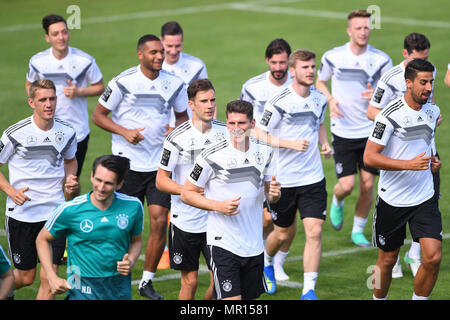 De gauche à droite Nils Petersen (Allemagne), Mesut Oezil (Allemagne), Jonathan Tah (Allemagne), Julian Draxler (Allemagne), Leon Goretzka (Allemagne), Matthias Ginter (Allemagne), Marvin Plattenhardt (Allemagne), Timo Werner (Allemagne), Marco Reus (Allemagne), Sami Khedira (Allemagne). GES/football/Préparation pour la Coupe du monde 2018 : Formation de l'équipe nationale allemande dans le sud du Tyrol, 25.05.2018 Football/soccer : la formation de l'équipe nationale de football allemande à Eppan, 25 mai 2018 | dans le monde entier Banque D'Images